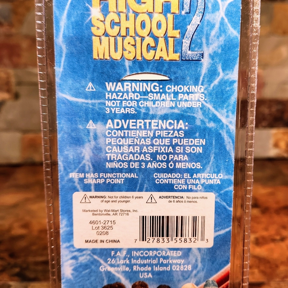 High School Musical - 2 , 3-Pc. Key Chain Set • Set Includes : key Chain,Sticker - Picture 5 of 5